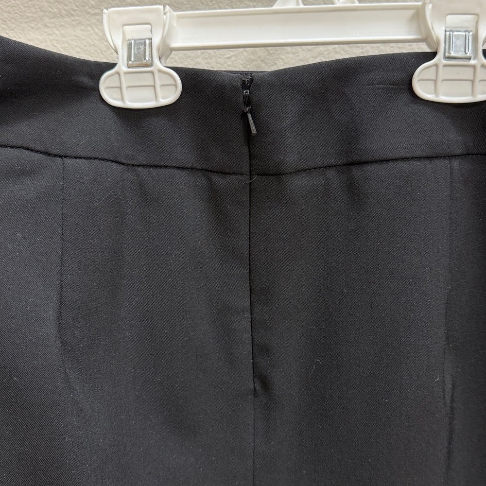 Women’s White House Black Market Black Pencil Skirt. Size 4. - Picture 10 of 13